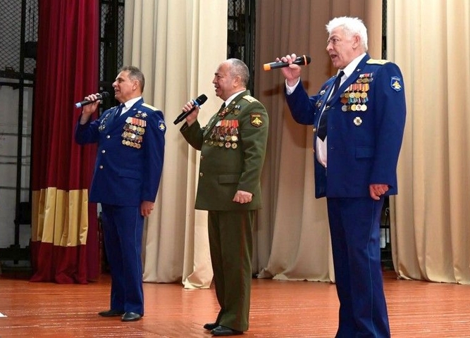НАСЛЕДНИКИ ПОБЕДИТЕЛЕЙ